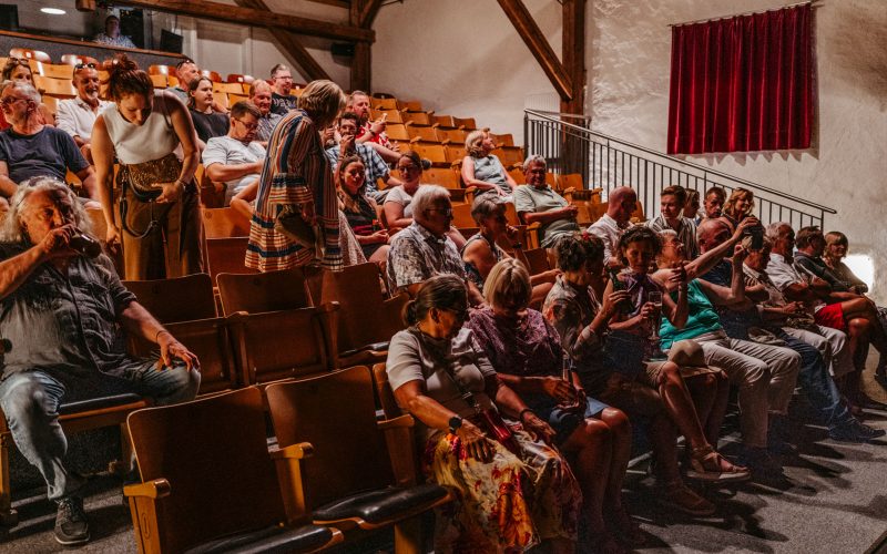 Geschichte-Theater-start